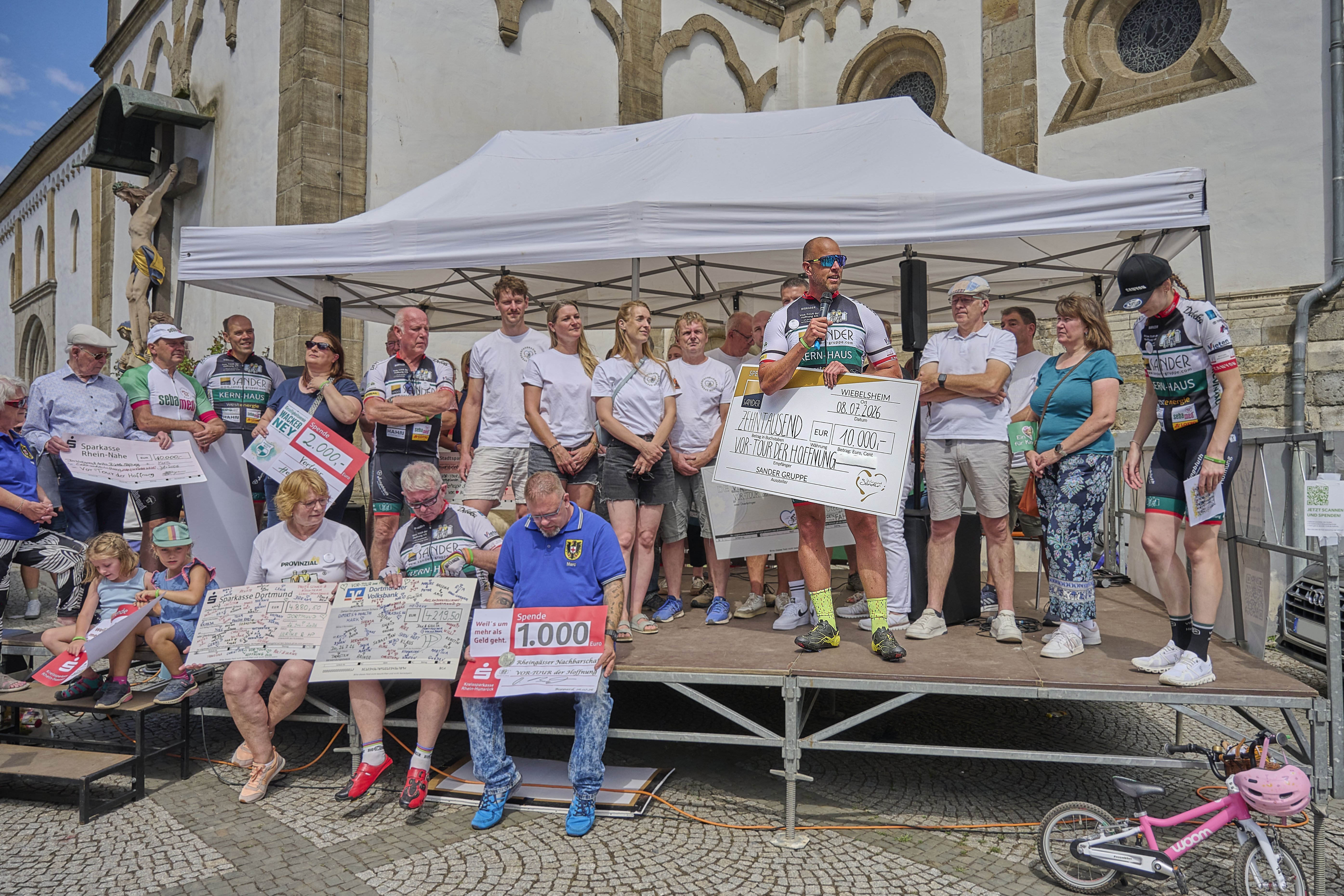 Sander_VOR-TOUR_Peter_Sander_Scheck_Boppard_Buehne_RGB